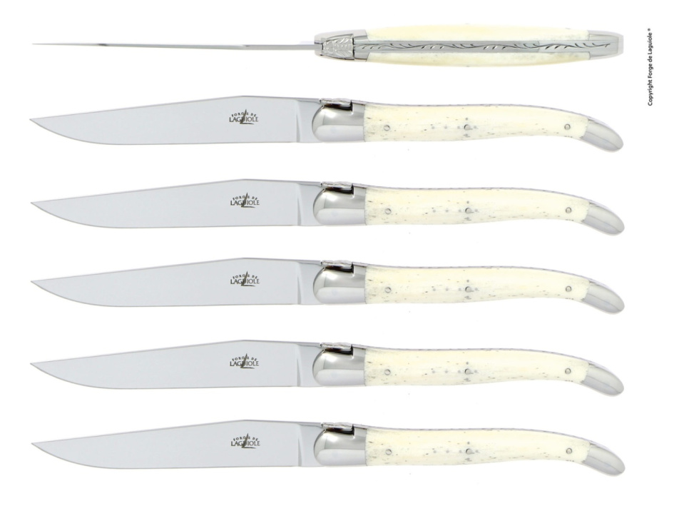 Set med 6 handgjorda köttknivar, handtag av ben - Forge de Laguiole i gruppen Dukning / Bestick / Knivar hos The Kitchen Lab (1446-26106)
