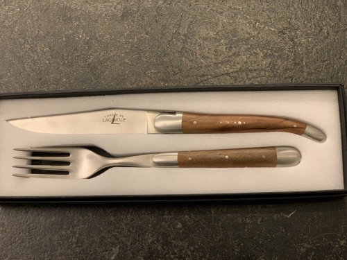 Kniv och gaffel, handtag av Oliv, blank, Tradition - Forge de Laguiole