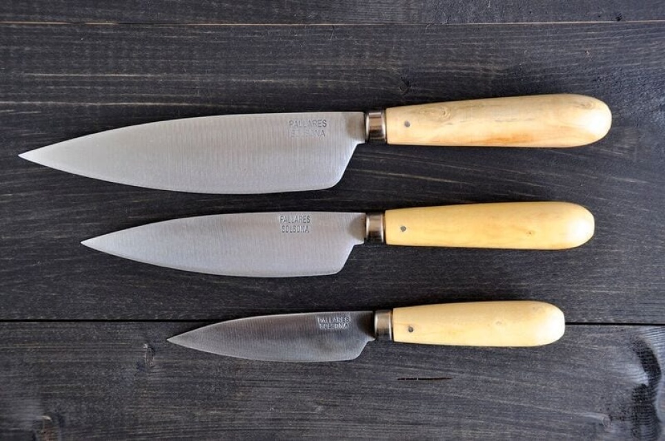 Knivset 3 knivar i kolstål och knivrulle - Pallarès