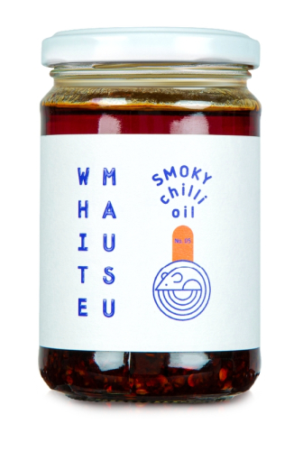 Smoky Chili Oil, rökig chiliolja, sesam & chili, 240 g – White Mausu