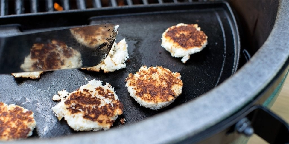 Vändbar grillplatta i gjutjärn, Half Plancha Griddle - Big Green Egg