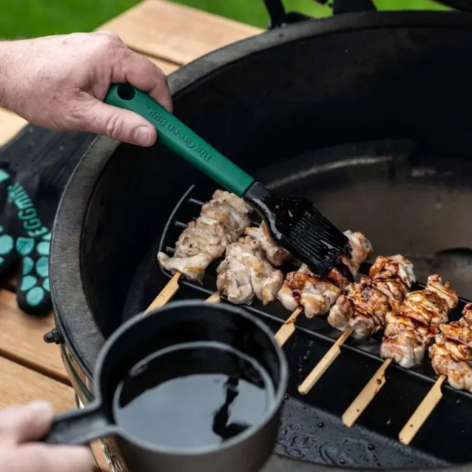 Gjutjärnskastrull med pensel - Big Green Egg