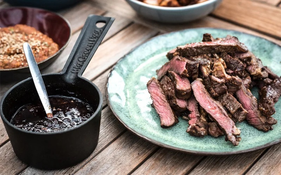 Gjutjärnskastrull med pensel - Big Green Egg