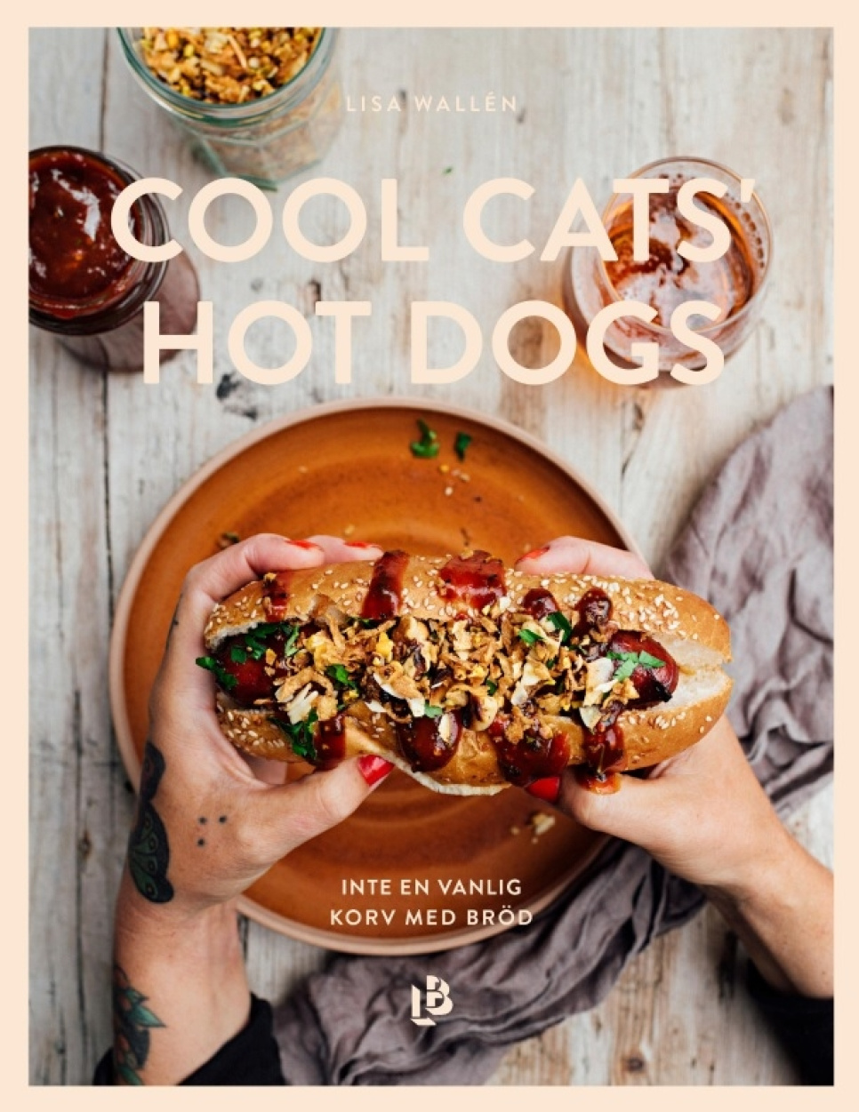 Cool Cats Hot Dogs : inte en vanlig korv med bröd - Lisa Wallén i gruppen Matlagning / Kokböcker / Vardagsmat hos The Kitchen Lab (1355-28910)
