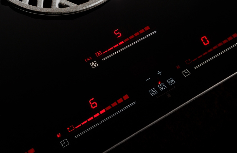 Induktionshäll 80 cm med integrerad fläkt - Bertazzoni Induktionshäll 80 cm med integrerad fläkt - Bertazzoni