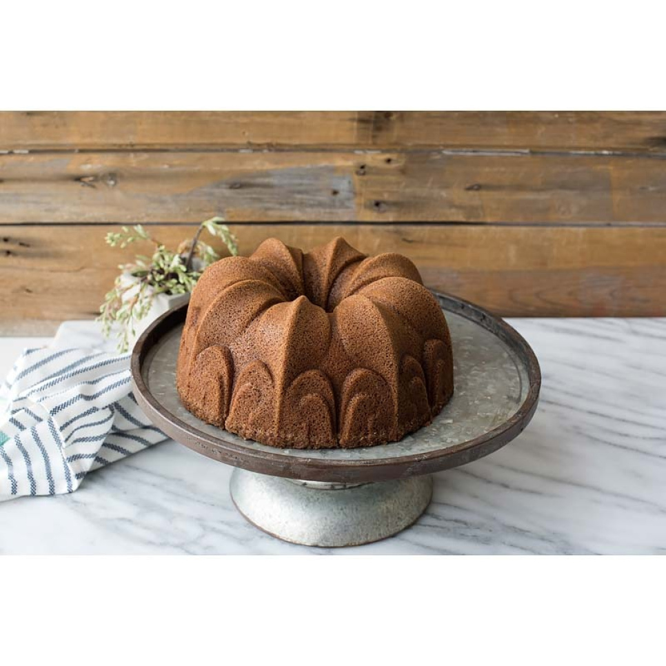 Bakform Fleur De Lis Bundt Pan - Nordic Ware