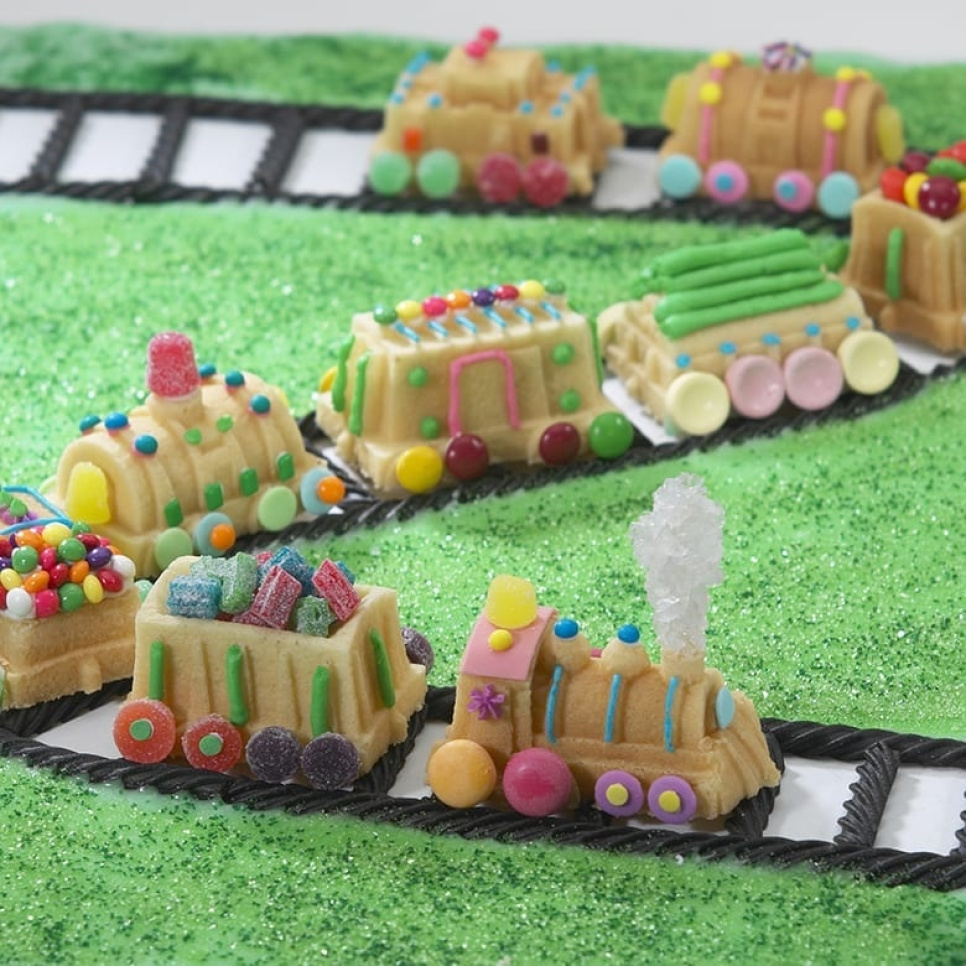 Bakform Train Cake Pan - Nordic Ware Bakform Train Cake Pan - Nordic Ware
