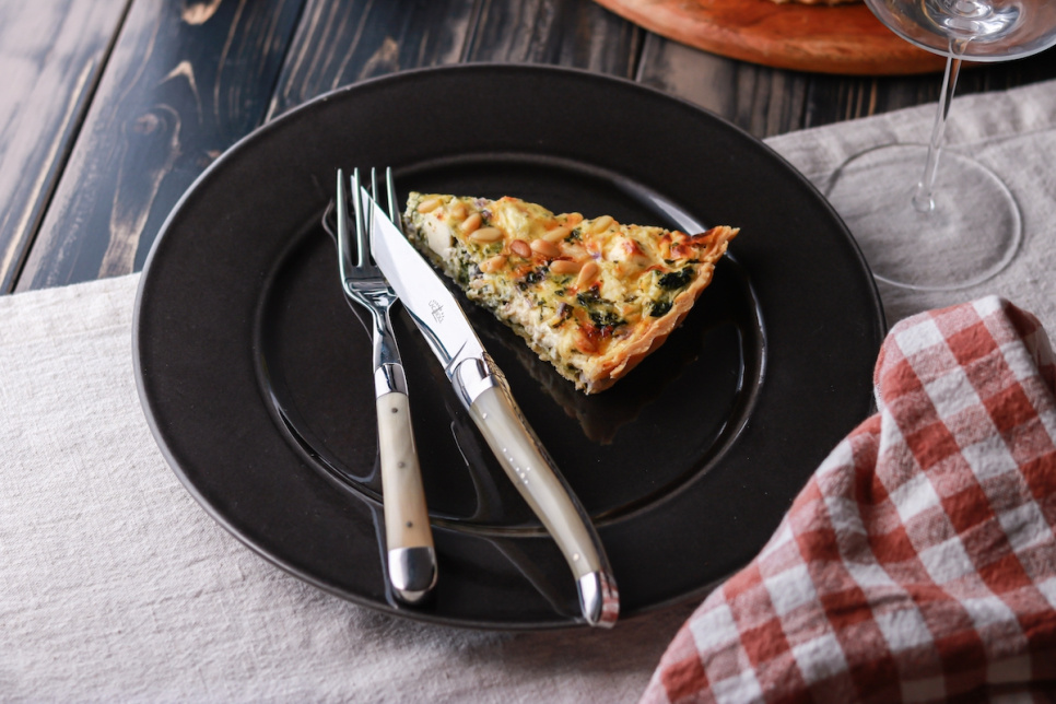 Sex knivar, Handtag av Ljust Horn, blank, Tradition - Forge de Laguiole