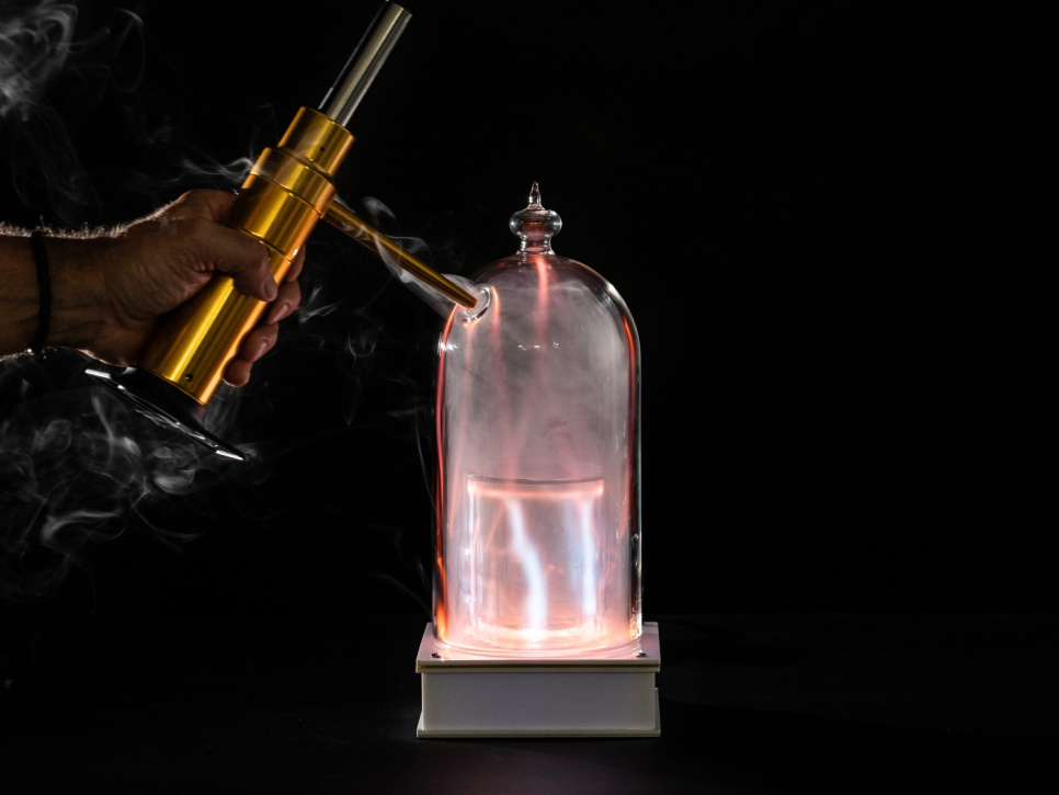 Glascloche med neonfyllning till Tesla - 100% Chef