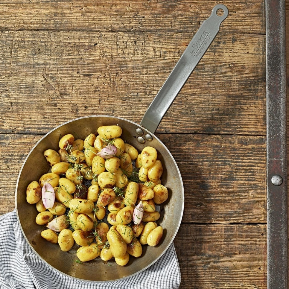 Stekpanneset i kolstål, 28 + 24 cm, Carbone Plus - de Buyer