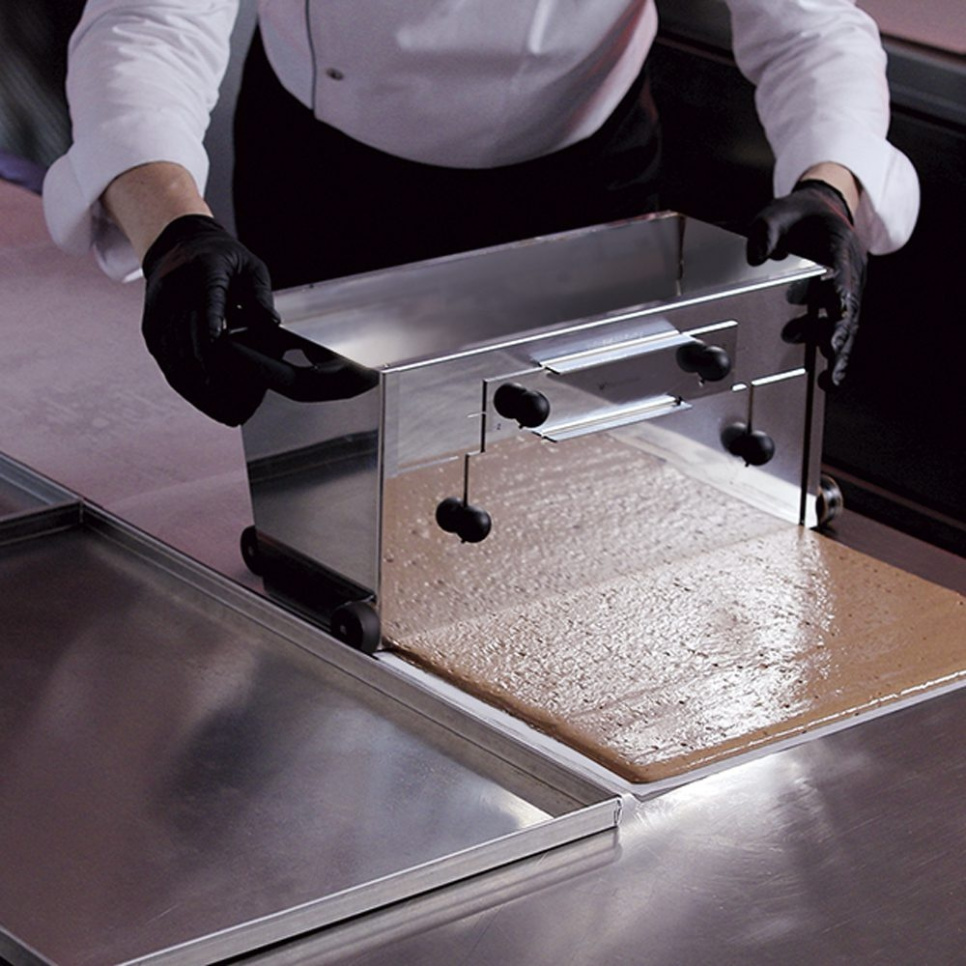 Level, Släde med hög precision för mjuka kakor - Martellato i gruppen Bakning / Bakredskap / Baktillbehör hos The Kitchen Lab (1710-26870)