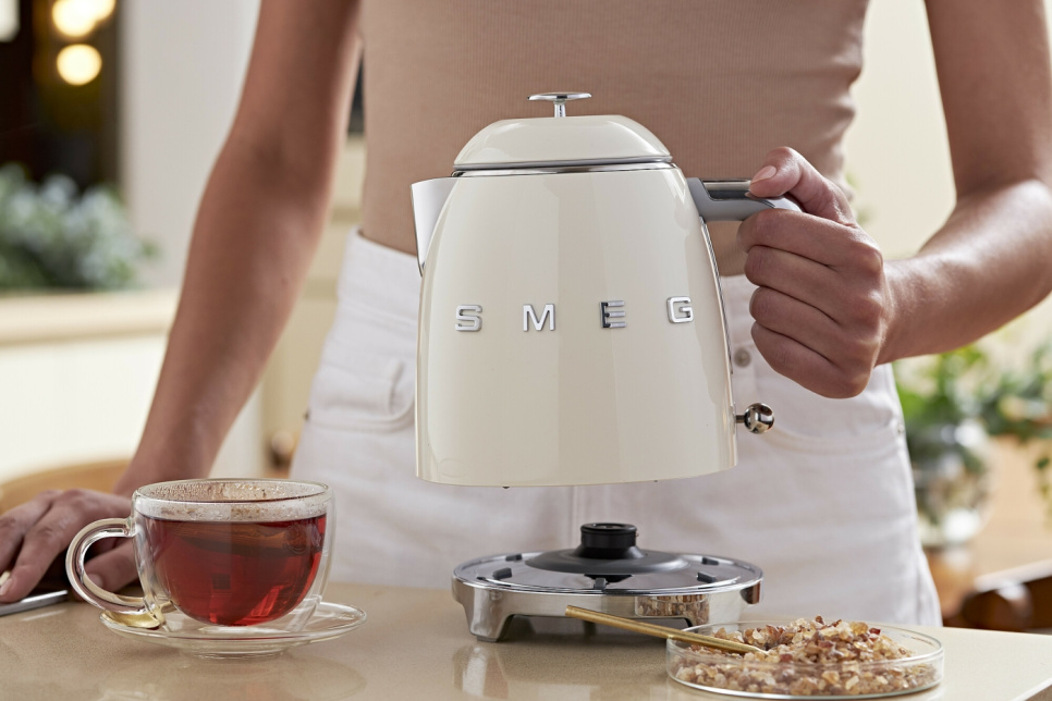 Vattenkokare, 0,8 L, Creme - Smeg