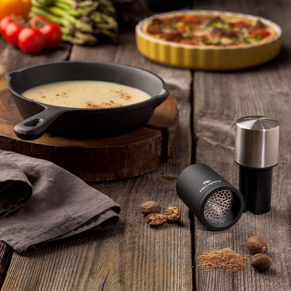 Kryddkvarn med förvaring, 2in1 - Microplane Kryddkvarn med förvaring, 2in1 - Microplane