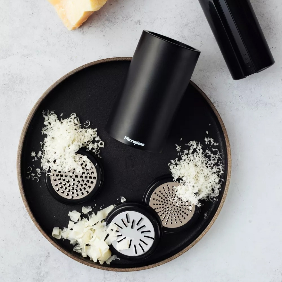 Universal-kvarn/universal-rivare med tre funktioner - Microplane Universal-kvarn/universal-rivare med tre funktioner - Microplane