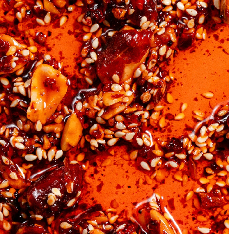 Extra Hot Peanut Rãyu, Krispig chiliolja med jordnötter & sesam, 240 g - White Mausu