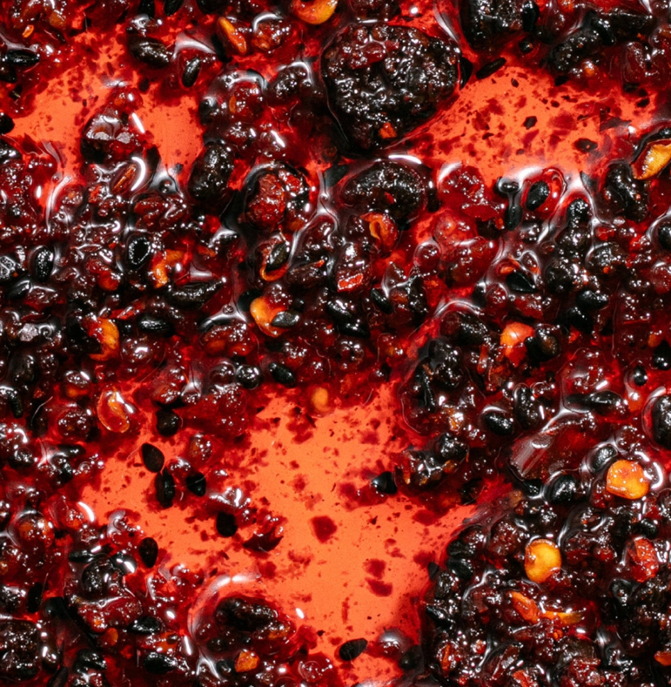 Black Bean Rãyu, krispig chiliolja med svarta bönor & miso, 240 g – White Mausu