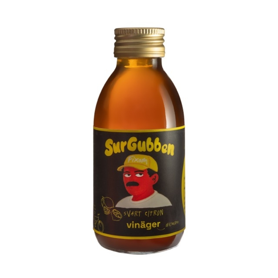 Svart Citronvinäger, 145 ml - Surgubben i gruppen Matlagning / Kryddor & Smaksättare / Skafferiet hos KitchenLab (2316-36349)